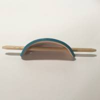 Ovale türkise LEDER HAARSPANGE mit Delfin und Holzstab Bild 2