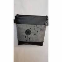 Handtasche Pusteblume grau Umhängetasche Dandelion grau schwarz Tasche mit Anhänger Kunstleder Bild 1