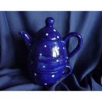 Blaue Teekanne mit Tasse für 2 Tassen Tee mit Punkten Bild 1