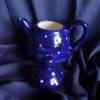 Blaue Teekanne mit Tasse für 2 Tassen Tee mit Punkten Bild 3