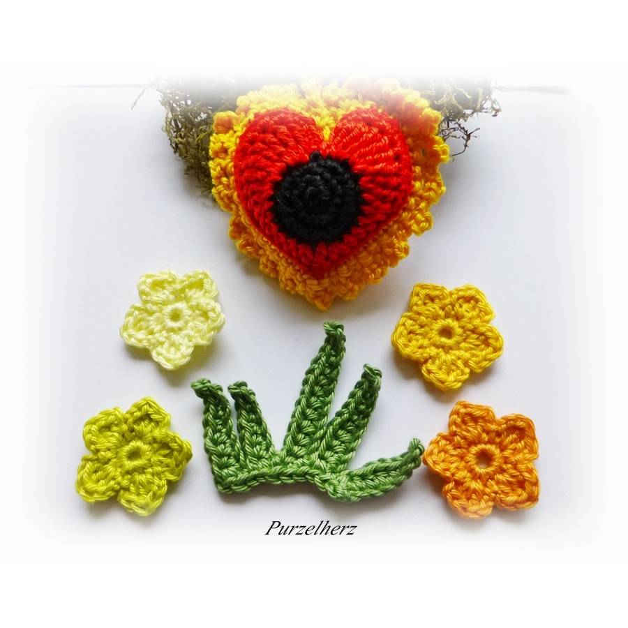 6-teiliges Häkelset mit Herzanhänger, Blumen und Wiese - Häkelapplikation - grün, rot, gelb, schwarz Bild 1