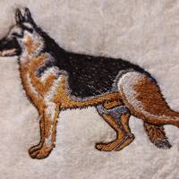 Handtuch, Duschtuch mit einem Schäferhund / Hund und Namen bestickt Bild 1