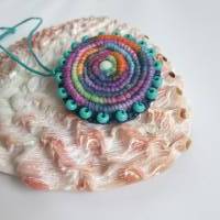Textilschmuck, schöne Spirale mit Rocailles umrandet Bild 4