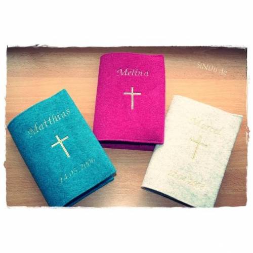 Individuelle Gotteslobhuelle aus Wollfilz, personalisiert bestickt