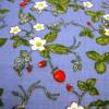 Rest 0,42m Stoff Baumwolle Musselin Blüten Blätter Erdbeeren hellblau grün rot weiß Blusenstoff Spucktuch Kleiderstoff Bild 2