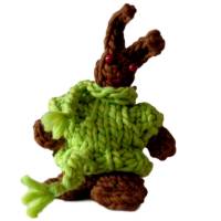 Osterhase Deko- Häschen aus rehbrauner Wolle, bekleidet mit einem lindgrünen Pullunder FÜR LIEBHABER Bild 2