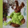 Osterhase Deko- Häschen aus rehbrauner Wolle, bekleidet mit einem lindgrünen Pullunder FÜR LIEBHABER Bild 3