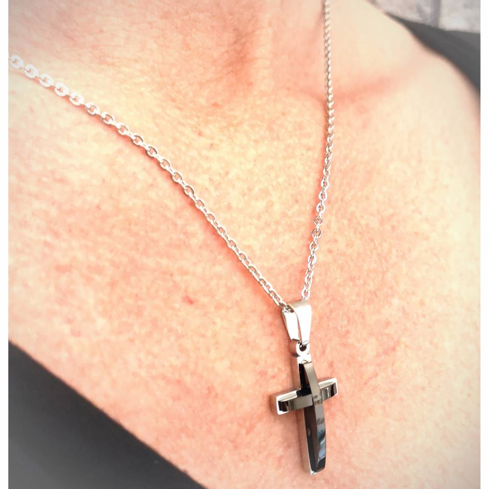COOLSTEELANDBEYOND Kruzifix-Kreuz-Anhänger Herren Halskette aus Edelstahl Silber Schwarz Zwei Töne mit 60cm Stahl Kugelkette 