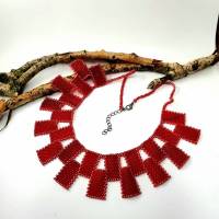 Halskette in besonderer Optik - handgefertigt aus roten Glasperlen Bild 1
