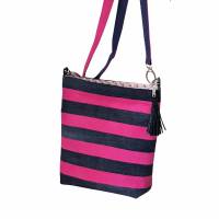 Umhängetasche "Romy"   eine modische Handtasche im Upcycling aus pink und Jeans Bild 4