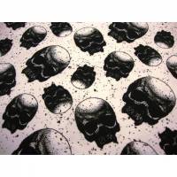 Baumwoll Jersey Druck Skulls schwarze Totenköpfe Schädel mit Sternen auf weiß Meterware nähen Mützen Geschenke Shirt Bild 1