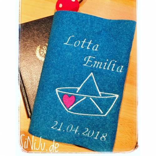 Individuelle Gotteslobhuelle aus Wollfilz, personalisiert bestickt