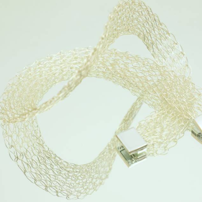 Damen-Collier gestrickt aus kräftigem Silberdraht mit silberfarbenem Magnetverschluss, Halsband, Kette, bcd manufaktur