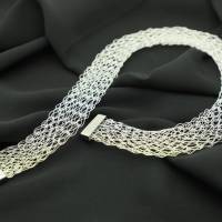 Damen-Collier gestrickt aus kräftigem Silberdraht mit silberfarbenem Magnetverschluss, Halsband, Kette, bcd manufaktur Bild 4