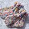 Socken Babysocken Erstlingssocken Stricksocken Baby weiß bunt vegan gestrickt 0 - 6 Monate Bild 4
