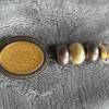 Y-Kette aus bronzefarbenem Anhänger, gefüllt mit email-Effektfarbe, verschiedenen  Perlen und braunem Velourband Bild 2
