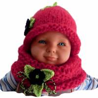 Strickset Mütze und Schlauchschal Baby Kleinkind Rot mit abnehmbaren Häkel- Blüten in Lindgrün und Dunkelblau Bild 1