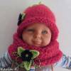 Strickset Mütze und Schlauchschal Baby Kleinkind Rot mit abnehmbaren Häkel- Blüten in Lindgrün und Dunkelblau Bild 3