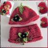 Strickset Mütze und Schlauchschal Baby Kleinkind Rot mit abnehmbaren Häkel- Blüten in Lindgrün und Dunkelblau Bild 7