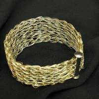 modernes bicolor Damen-Armband gehäkelt in Gold und Silber mit Fädelverschluss Bild 1