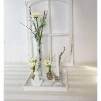 modernes Tischgesteck, Blumenarrangement auf Holztablett, weiß Bild 1