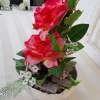 klassisches Tischgesteck mit pinken Rosen, ganzjähriges Gesteck, Tischdekoration, Bild 2