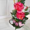 klassisches Tischgesteck mit pinken Rosen, ganzjähriges Gesteck, Tischdekoration, Bild 3