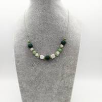 Perlen- Halskette mit Naturstein in grün weiß, 42 cm handgemachtes Unikat Bild 10