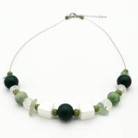 Perlen- Halskette mit Naturstein in grün weiß, 42 cm handgemachtes Unikat Bild 5