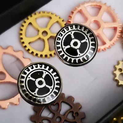Steampunk Manschettenknöpfe mit Zahnrad im Harz – Versilbert, 14 mm, für Ihn