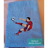 Handtuch, hellblau, 50x100, mit Fußballspieler und nach Wunsch mit Namen Bild 1