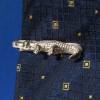"Krokodil"Klammer  tierisch schönes, grinsendes Krokodil, als Helfer beim Krawatten tragen. In 925er Silber Bild 2