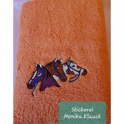Handtuch, orange, 50x100, mit "3 Pferdemotiv" und nach Wunsch mit Namen