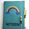 Besticktes Notizbuch aus Filz mit Stiftehalter ,,Regenbogen,, Bild 5