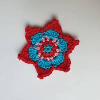 Eine Häkelblume, Häkelapplikation zum aufnähen dekorieren und aufpimpen Bild 1