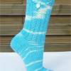 handgestrickte Socken, Strümpfe Gr. 38/39, Damensocken in türkis und weiß, mit kleinem Muster am Bein, Einzelpaar Bild 4