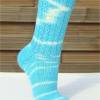 handgestrickte Socken, Strümpfe Gr. 38/39, Damensocken in türkis und weiß, mit kleinem Muster am Bein, Einzelpaar Bild 6