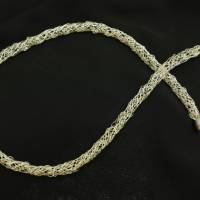 moderne Damen-Halskette gehäkelt - in sich verdreht - aus Silberdraht, Silberdrahtschmuck von bcd manufaktur Bild 10