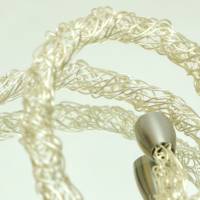 moderne Damen-Halskette gehäkelt - in sich verdreht - aus Silberdraht, Silberdrahtschmuck von bcd manufaktur Bild 2