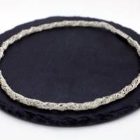 moderne Damen-Halskette gehäkelt - in sich verdreht - aus Silberdraht, Silberdrahtschmuck von bcd manufaktur Bild 6