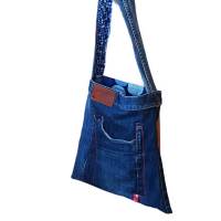 Jeans-upcycling, Stofftasche aus Jeans mit breitem Trageriemen, Jeanstasche aus Marken-Jeans, Bild 4