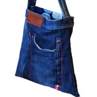 Jeans-upcycling, Stofftasche aus Jeans mit breitem Trageriemen, Jeanstasche aus Marken-Jeans, Bild 5