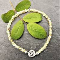 Armband aus irisierenden Glasschliffperlen mit Mandala aus 925 Silber Bild 2