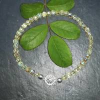 Armband aus irisierenden Glasschliffperlen mit Mandala aus 925 Silber Bild 5
