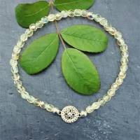 Armband aus irisierenden Glasschliffperlen mit Mandala aus 925 Silber Bild 8