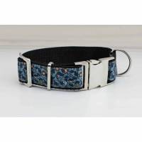Hundehalsband mit Blumen Muster, abstrakt, dunkelblau und grau, Gurtband in schwarz, geblümt, gelb, edel, Halsband, Hund, Haustier Bild 1