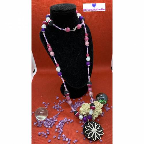 Lange Kette aus Polarisperlen und einem Blüten Anhänger