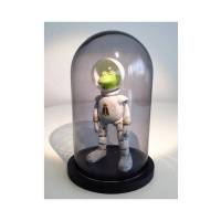Frog Armstrong, Astronaut, Frosch, Weltraum, Neill Armstrong, Mondflug, Mond, Froschfigur, Figur unter Glas, witzige Skulptur, Froschplastik Bild 1
