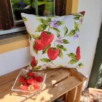 Kissenhülle mit Erdbeermotiven - Kissenbezug - Früchte - Erdbeeren - 40 x 40 cm - echte Handarbeit - Unikat Bild 3