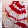 Willkommensgeschenk Baby Kleinkind Mütze und Schal gestrickt Rot- Weiß- Farben- MIX gehäkelte Blüten- und Blattapplikationen Bild 9